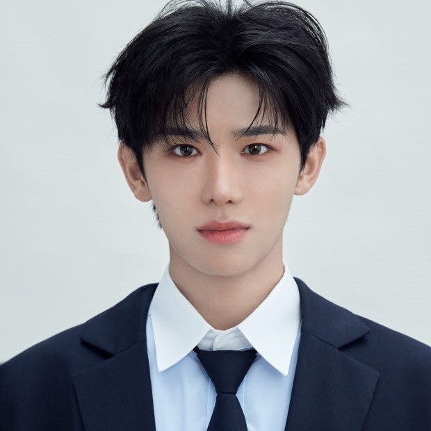 Yi Chen (亦辰) / (이첸)